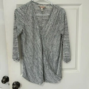 Jessica Simpson Nursing wrap top size small black gray and white maternity shirt